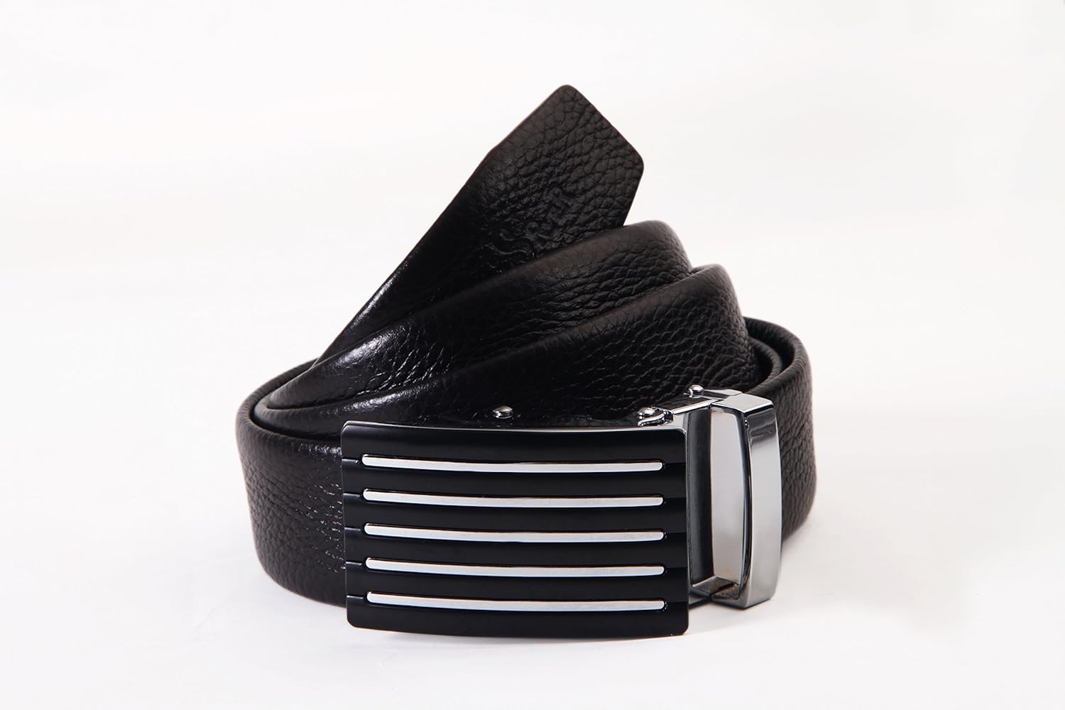 61岁毛阿敏越老越时髦！一身黑色穿搭腰间绑丝巾减龄20岁不不止